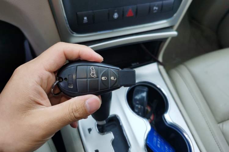 Used Jeep Grand Cherokee 2011 3.6L Luxury Navigation Edition