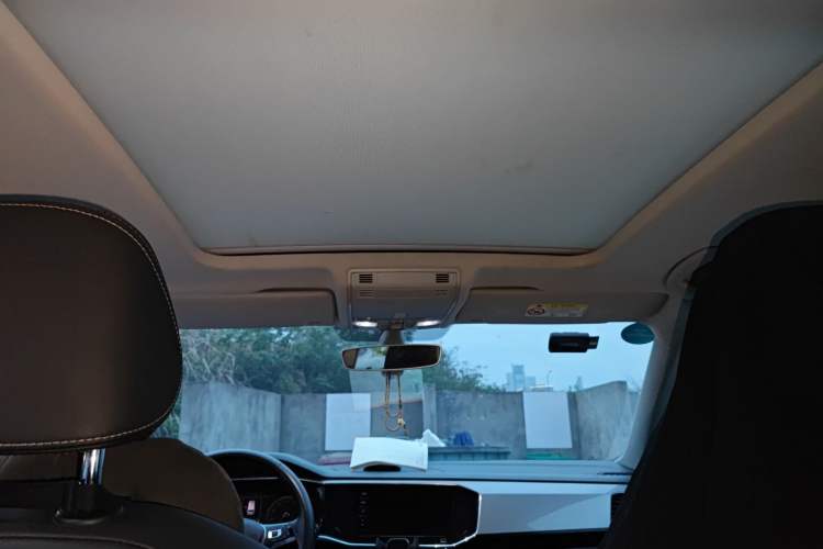 Used Volkswagen Tayron 2021 330TSI Two-Wheel Drive Luxury Smart Connectivity Version Headliner