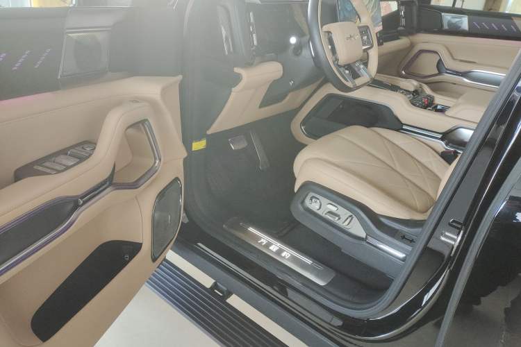 Used Formula Leopard 8 2025 Smart & Brave Flagship Edition 7 Seats Interior 3