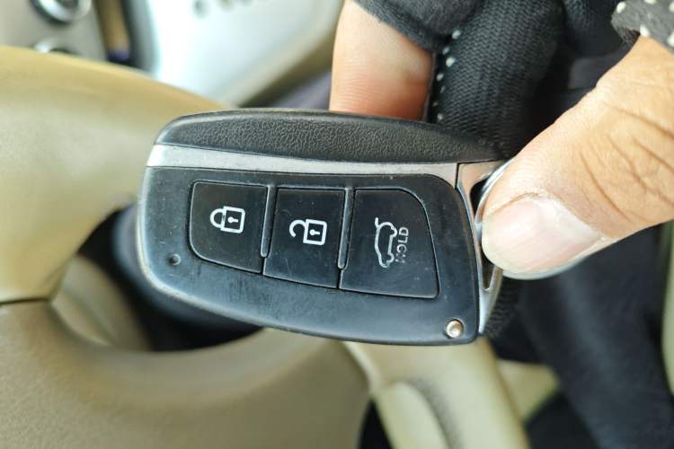 Used Hyundai Tucson 2009 2.0L Automatic Two-Wheel Drive with Sunroof Vehicle Key