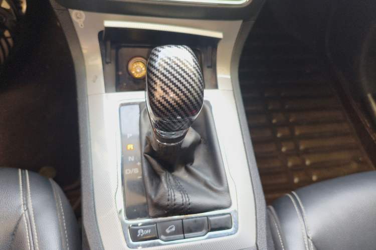 Used Roewe RX5 2016 20T Two-Wheel Drive Automatic Internet Smart Edition