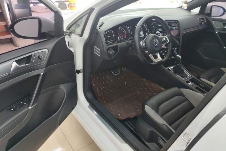 Used Volkswagen Golf 2016 1.4TSI Automatic R-Line