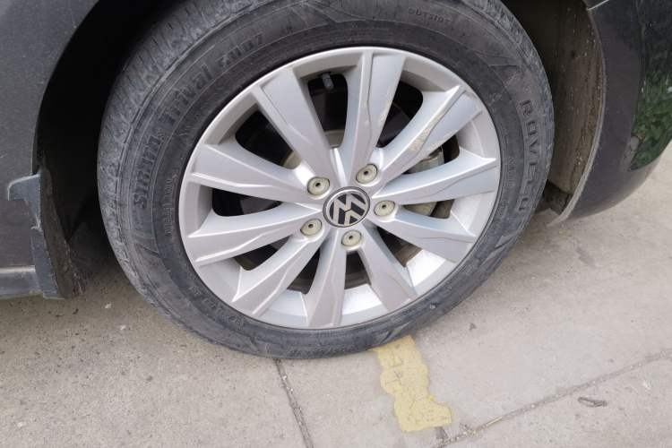 Used Volkswagen Sagitar 2014 Revised Version 1.6L Automatic Comfort Edition Right Front Wheel Hub