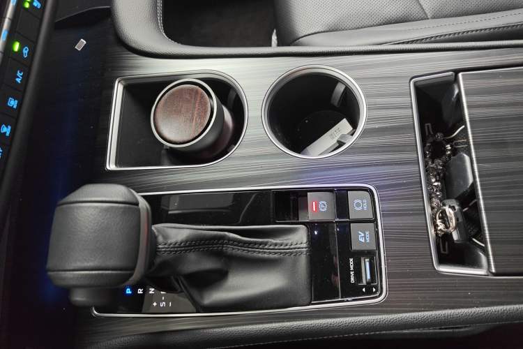 Used Toyota SIENNA 2021 2.5L Hybrid Premium Edition Gear Lever