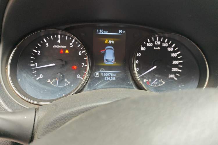 Used Nissan Qashqai 2016 1.2T CVT Fashion Edition Odometer Close Up