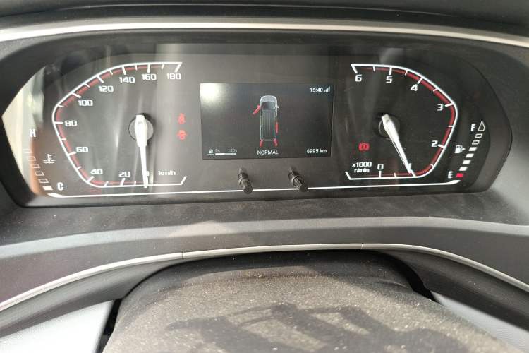 Used SAIC MAXUS Xintu V80 2025 PRO Aoyuntong 2.0T Automatic Short Wheelbase Mid-Height 5/6-Seater Odometer Close Up