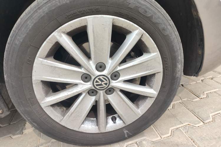 Used Volkswagen Jetta 2013 1.6L Automatic Comfort Model Right Front Wheel Hub