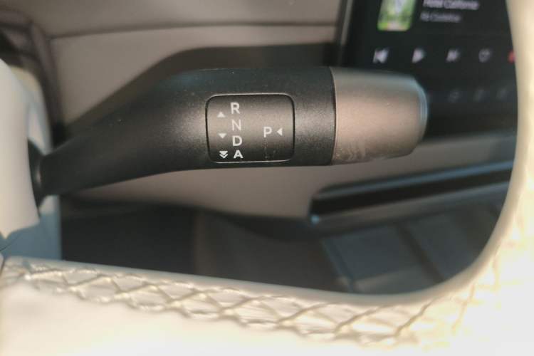 Used Li Auto i6 2025 Model Two-Wheel-Drive Standard Type Gear Lever