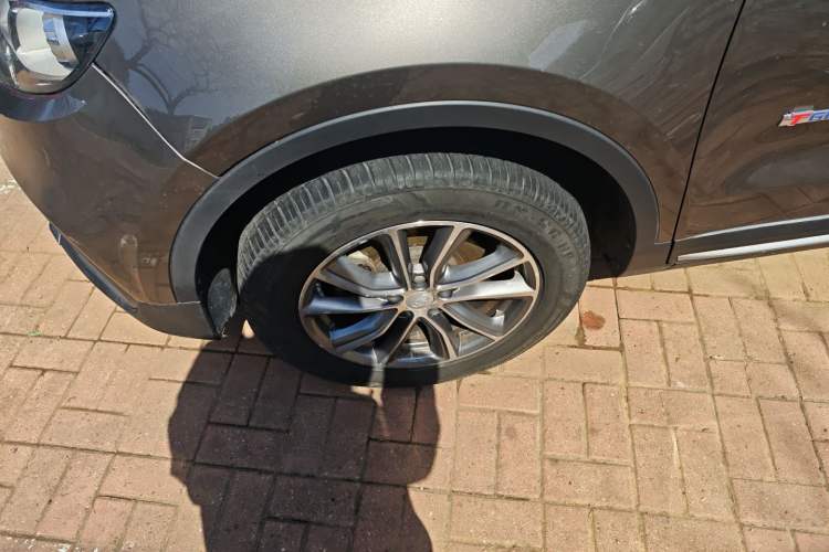 Used Geely Auto Emgrand X7 Sport 2018 1.8TD Automatic Two-Wheel Drive Zhiya Model Exterior 4