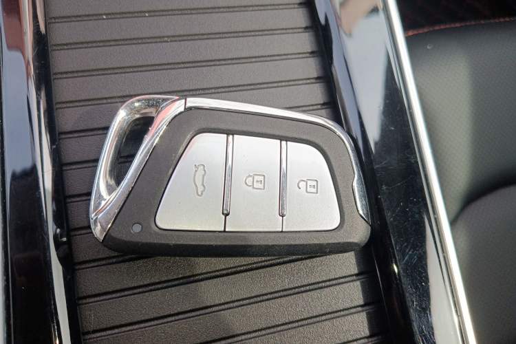 Used SOL X8 2021 300T DCT Leading Smart Connectivity Version 7 Seats
