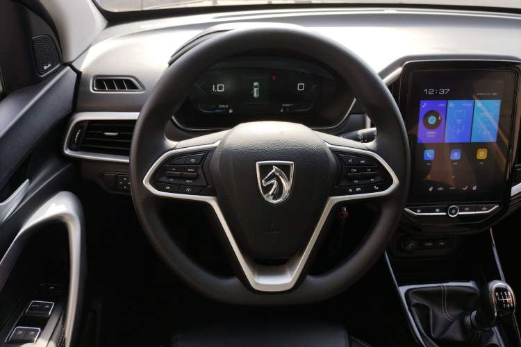 Used Baojun 530 2021 Global Car Anniversary Edition 1.5T Manual Luxury Model 7 Seats