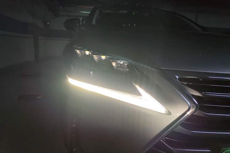 Used Lexus NX 2015 300h All-Wheel-Drive Fēngzhì Edition Exterior 6