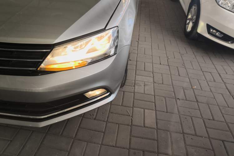 Used Volkswagen Sagitar 2017 230TSI Automatic Comfort Version
