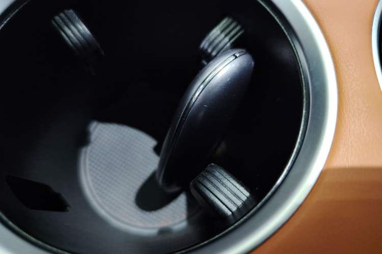 Used Li Auto L8 2023 Pro Model Interior 1