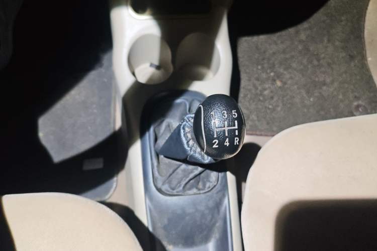 Used Chery QQ3 2012 Stylish Edition 1.0L Manual Start-Up Model Gear Lever