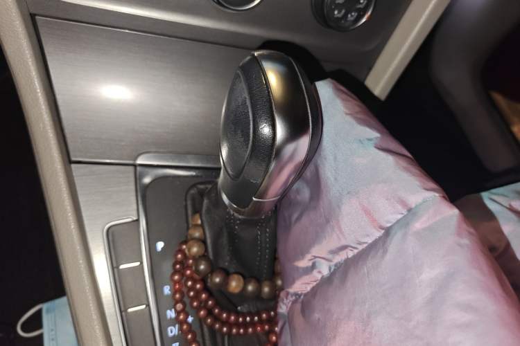 Used Volkswagen Golf 2014 1.6L Automatic Comfort Model Gear Lever