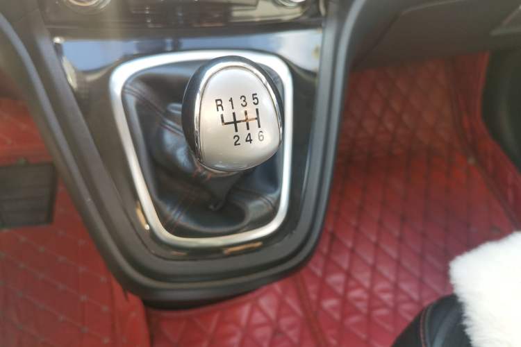Used Haval H6 2014 Upgraded Model 1.5T Manual Two-Wheel Drive Elite Version Gear Lever