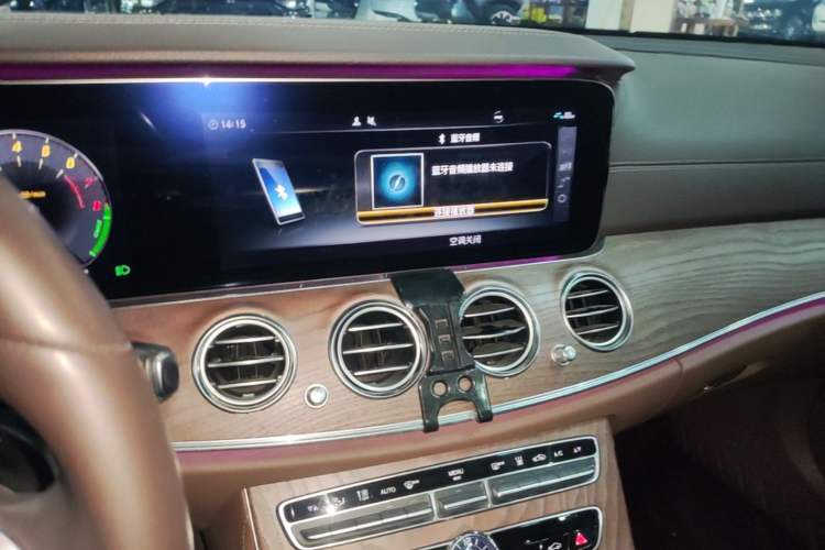 Used Mercedes-Benz E-Class New Energy 2020 E 300 e L Audio And AC Panel