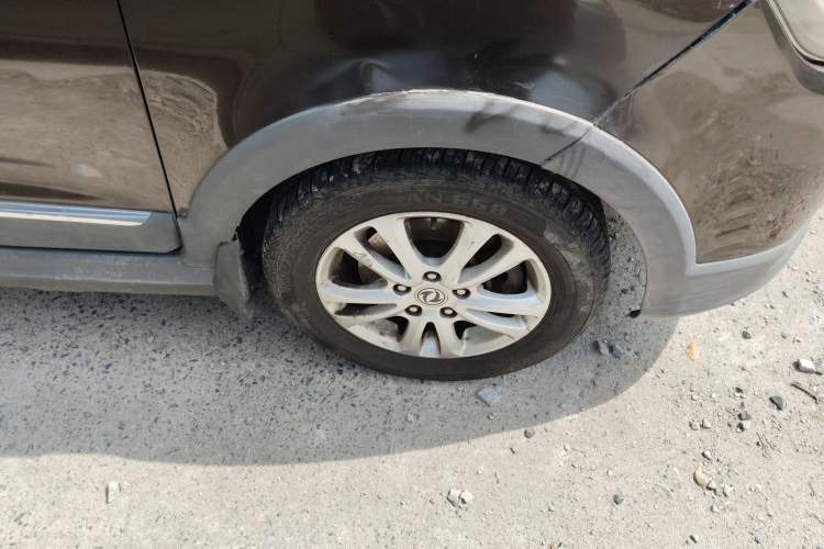 Used Dongfeng Fengon 360 2015 1.5L Manual Comfort II 7-Seater Right Front Wheel Hub