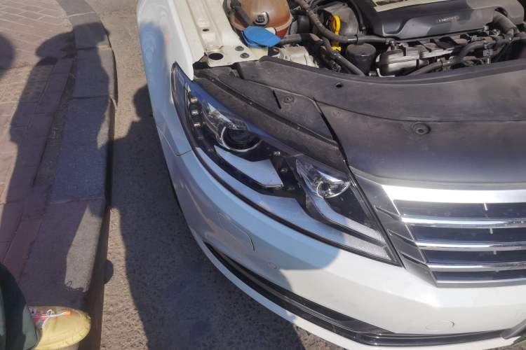 Used Volkswagen FAW-Volkswagen CC 2015 2.0 TSI Luxury Model Right Front Headlight