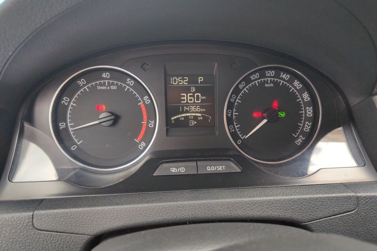 Used Skoda Rapid Spaceback 2014 1.6L Automatic Enjoyment Edition Odometer Close Up