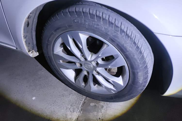 Used Geely Auto Emgrand 2015 Sedan 1.3T CVT Upward Edition Right Front Wheel Hub