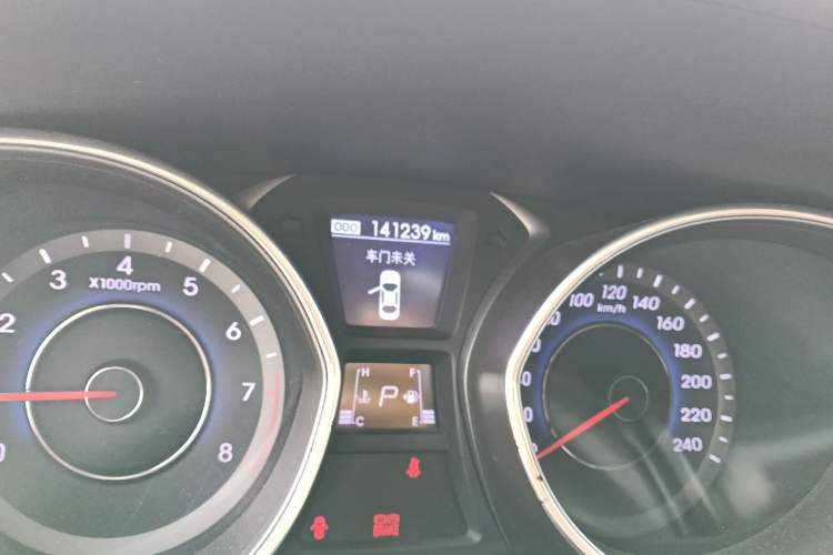 Used Hyundai Elantra (5th Generation / Langdong) 2015 1.6L Automatic Luxury Model Odometer Close Up