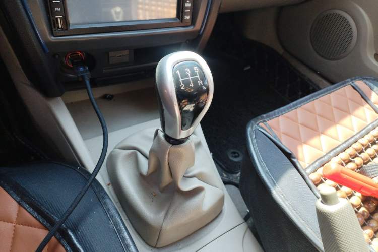 Used Soueast V3 Lingyue 2012 Revised Version 1.5L Manual – Happiness Edition Gear Lever