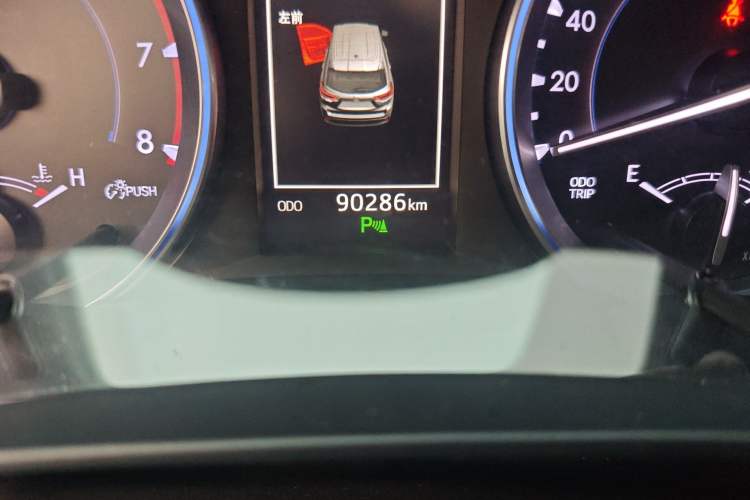 Used Toyota Highlander 2018 2.0T Four-Wheel Drive Knight Edition 7 Seats China VI Standard Odometer Close Up