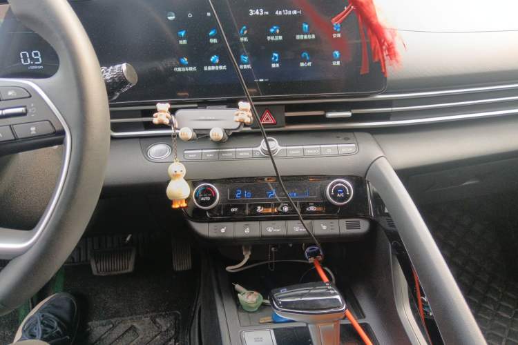 Used Hyundai Elantra 2023 1.5L CVT LUX Prestige Edition Audio And AC Panel