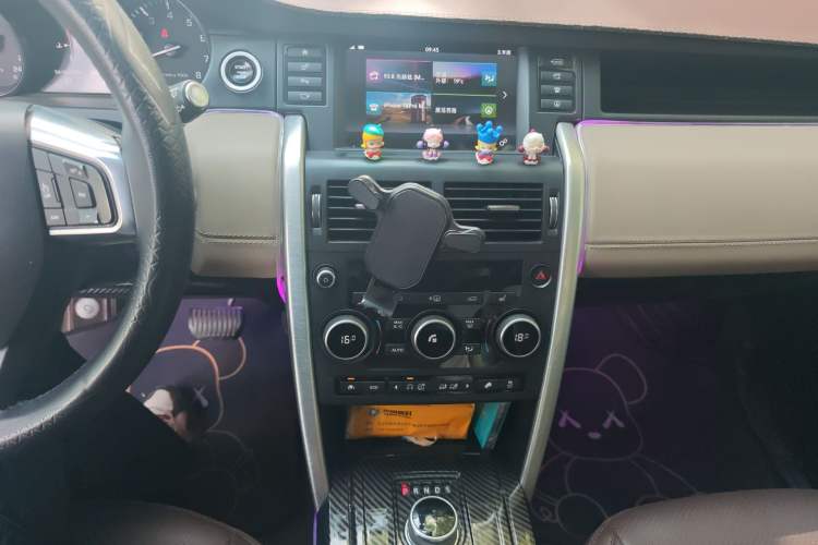 Used Land Rover Discovery Sport 2016 2.0T HSE Audio And AC Panel