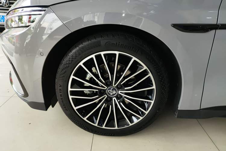 Used BYD Han 2025 DM-i 125KM LiDAR-Powered Intelligent Driving Model Exterior 2