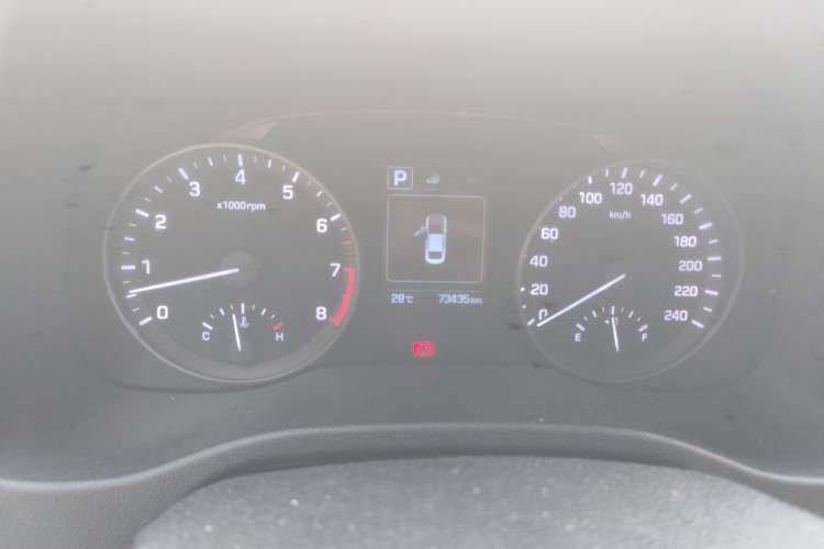 Used Hyundai Elantra (6th Generation / Lingdong) 2016 1.6L Automatic ZhiXuan – Elite Version Odometer Close Up