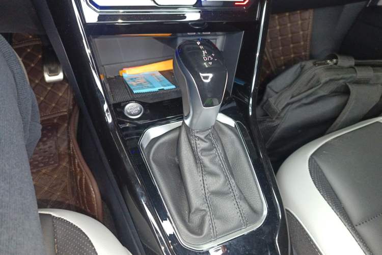 Used Volkswagen T-ROC 2025 300TSI DSG Two-Wheel Drive Chen Guang Edition