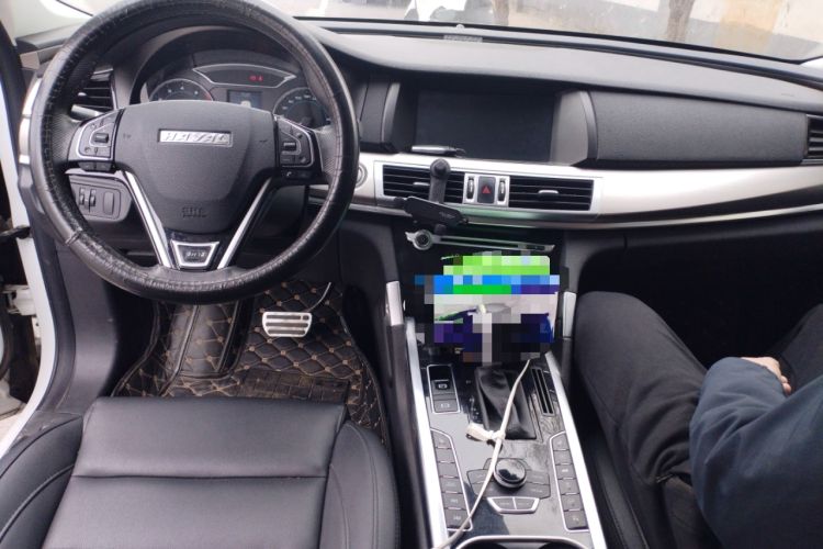 Used Haval H7 2017 Blue-Label H7L 2.0T Automatic Luxury Model Center Console