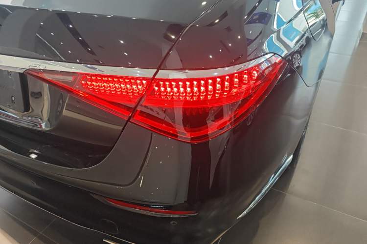 Used Mercedes-Benz S-Class 2022 S 400 L Business Model Exterior 3