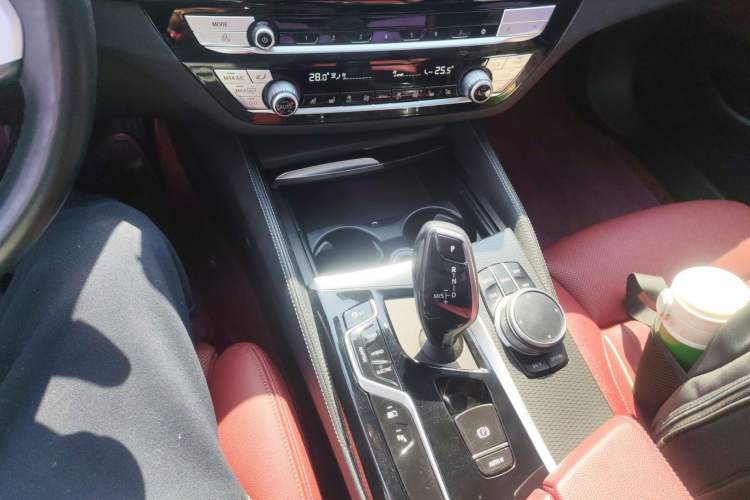 Used BMW 5 Series New Energy 2022 Restyled 535Le Pioneer Edition M Sport Package Gear Lever