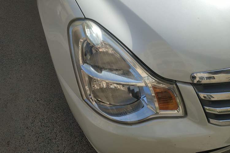 Used Nissan Sylphy 2012 Classic 1.6XE Manual Comfort Edition Right Front Headlight