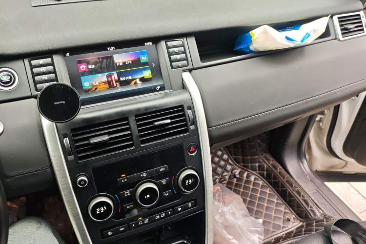 Used Land Rover Discovery Sport 2019 240 PS SE Version China V Standard Audio And AC Panel