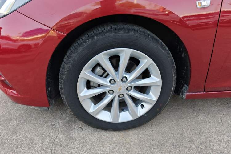 Used Chevrolet Cruze 2018 320 Automatic Pioneer Sunroof Edition Left Front Wheel Hub