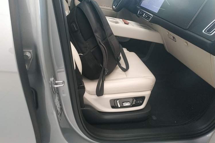 Used Li Auto L8 2023 Pro Model
