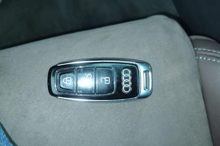 Used Audi A7L 2024 45TFSI S-line Dream-Building Edition Flow Crystal Package