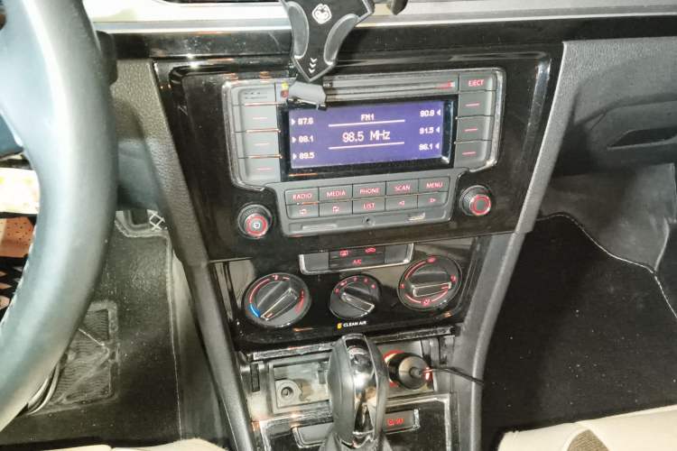 Used Volkswagen Bora 2018 1.5L Automatic Comfort Model Audio And AC Panel