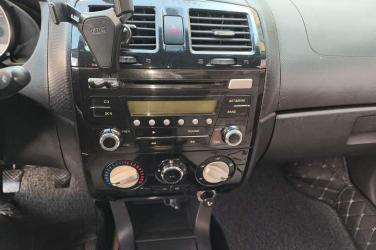 Used Brilliance Junjie FRV 2008 1.3L Manual Comfort Version Audio And AC Panel