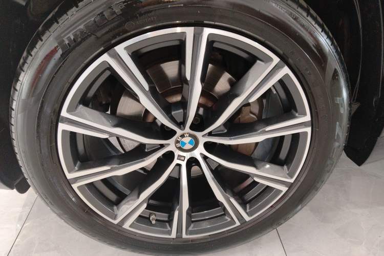 Used BMW X5 2022 Restyled xDrive 30Li Luxury Version M Sport Package
