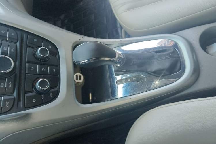 Used Buick GT 2013 GT 1.6L Automatic Comfort Edition Gear Lever