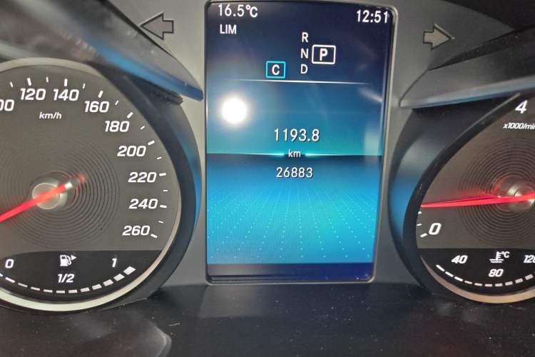 Used Mercedes-Benz GLC 2020 GLC 260 L 4MATIC Dynamic Model Odometer Close Up