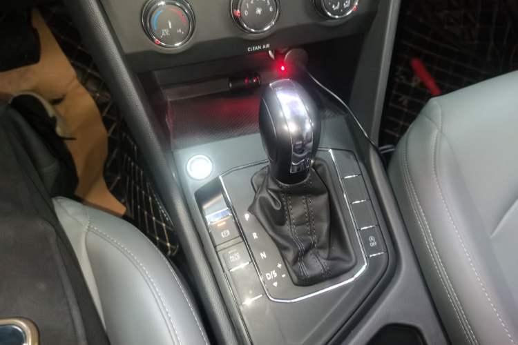 Used Volkswagen Tharu 2022 280TSI Two-Wheel Drive Trend Edition Gear Lever