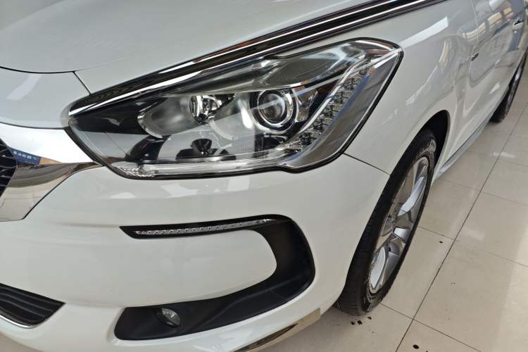 Used DS 5 2015 1.6T Luxury Edition THP160
