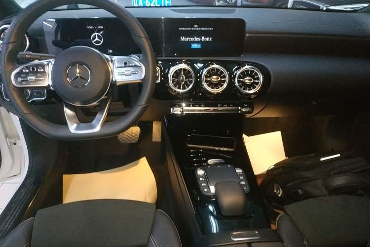 Used Mercedes-Benz A-Class 2022 Revised Version A 200 L Sport Sedan Fashionable Style
